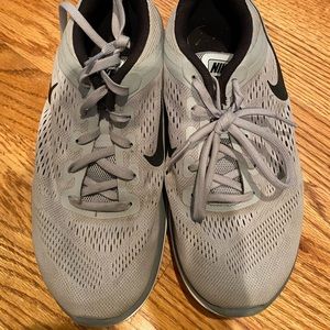 Nike Flex Run tennis shoes